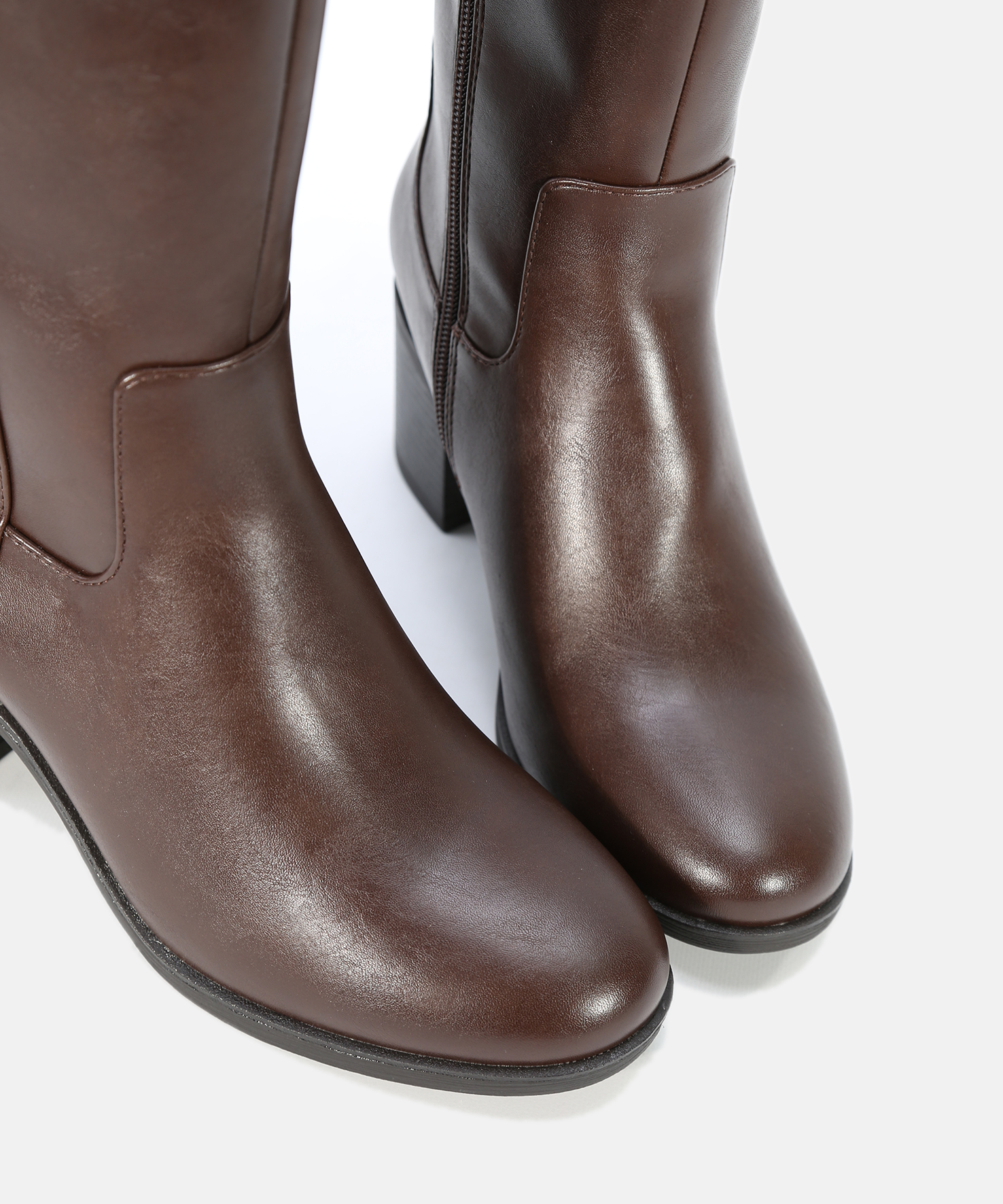 Botas castanhas com salto largo image number null